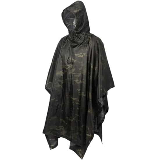 Regenponcho_in_dunkles_Multicam_Muster_aus_Gewebeplane_Black_Multicam.jpg